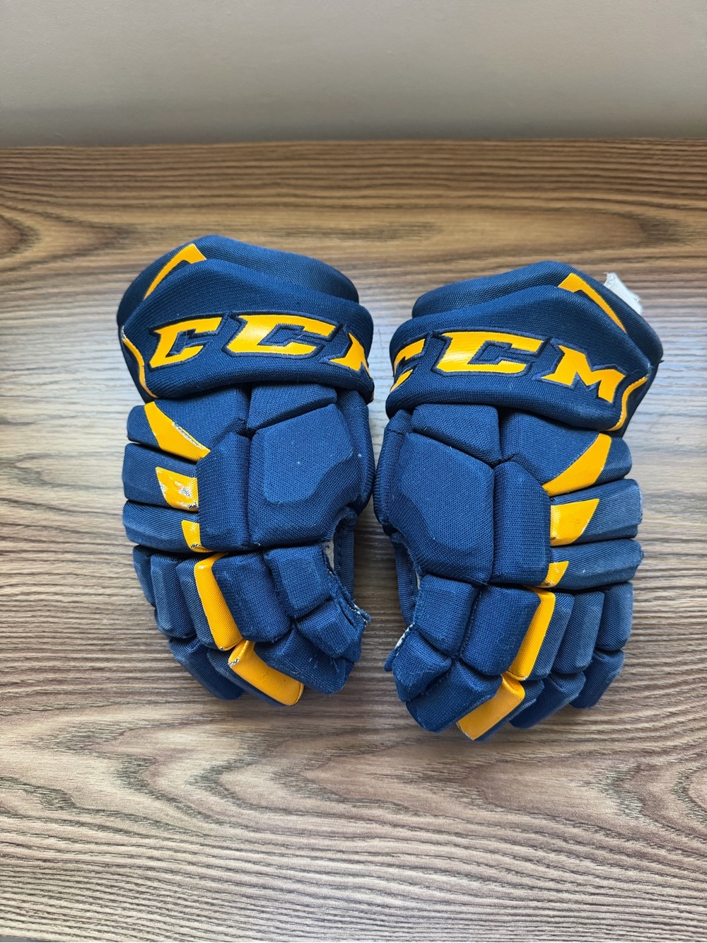 CCM FT485 Junior Hockey Gloves Red 12” - 30cm fair condition